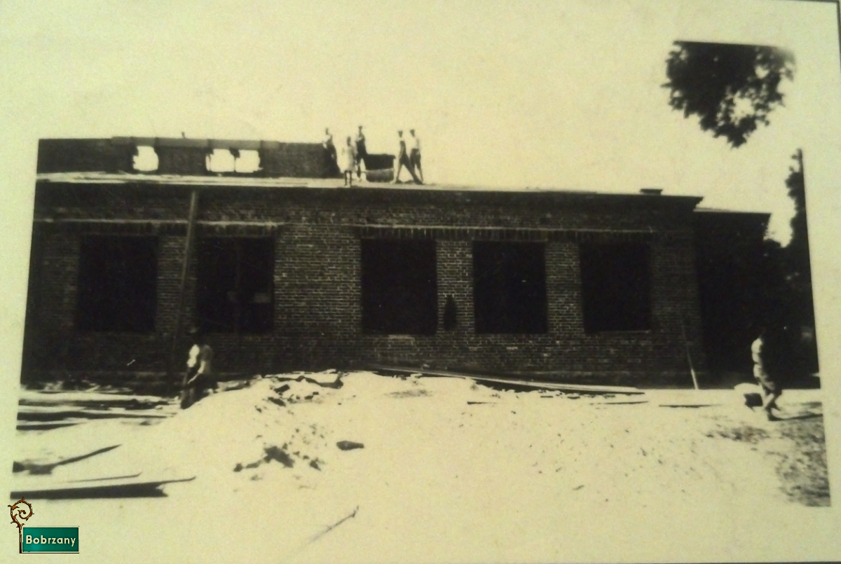 Zdjęcie z budowy szkoły w Howiłowie Wielkim