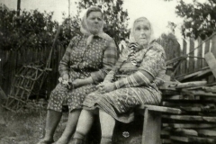 Scan 2 Jozefa Przysiezna z siostra Maria Majdaniuk str